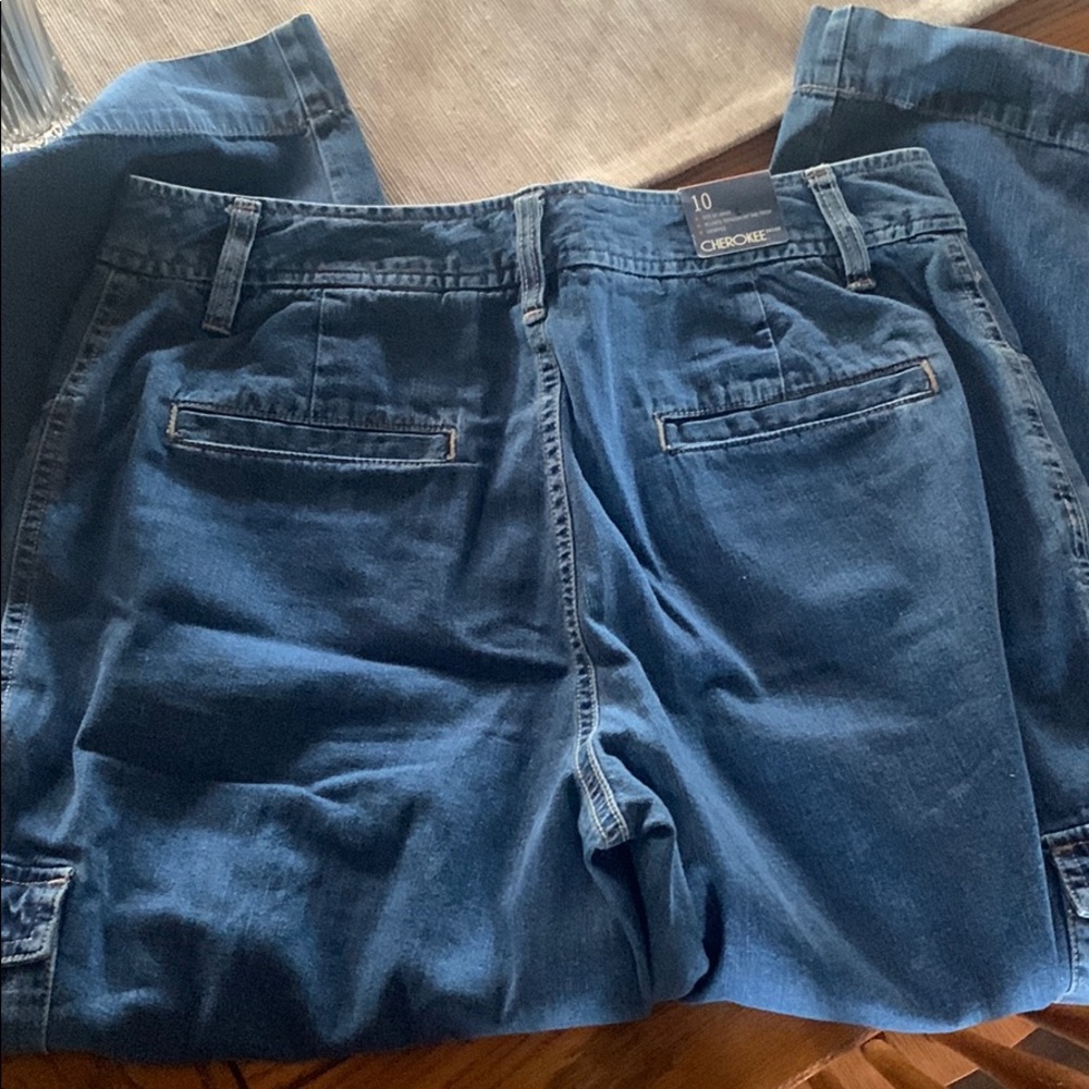 Cherokee cropped pants